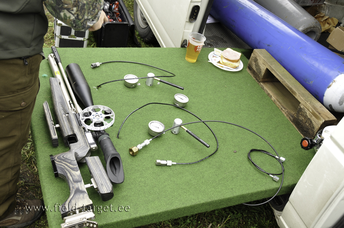 Enne võistlusradadele minekut jõudsime püssid ka õhuga tankida